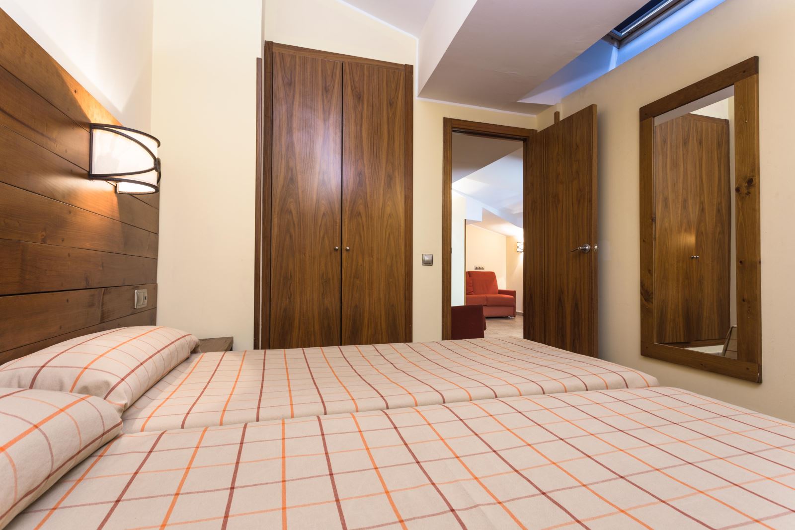 דוגמא לחדר במלון- ריווח ונוחות למי שרוצה לישון ומהר מהר ללכת לגלוש! חדר זוגי במלון Magic Pas