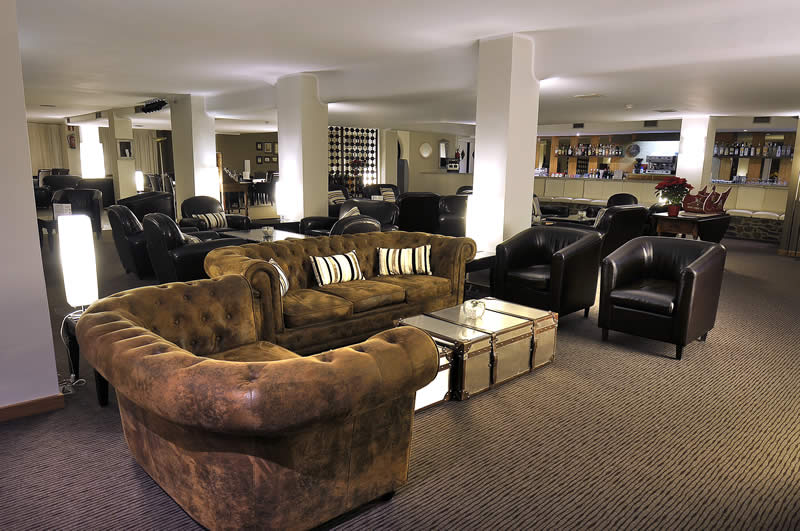 לובי המלון מסוגנן ורשמי, נוח ויוקרתי, מוכן לקבל את פניכם לובי מלון Kandahar