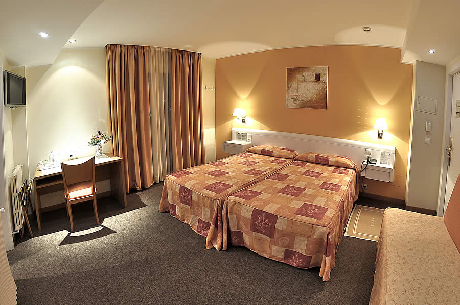 החדר נעים ונוח, מושלם לרוגע של סוף היום ולהתארגנות של תחילת היום! חדר זוגי במלון Kandahar