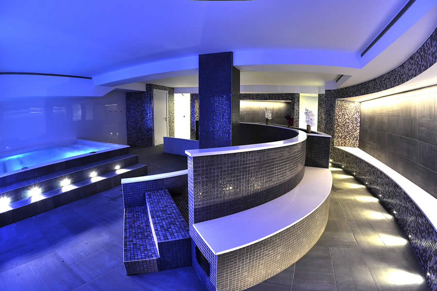 ספא עם עיצוב מרגש, חדשני עם גימור מושלם. ממתין לכם כשתרצו להירגע מתחם ספא במלון Kandahar